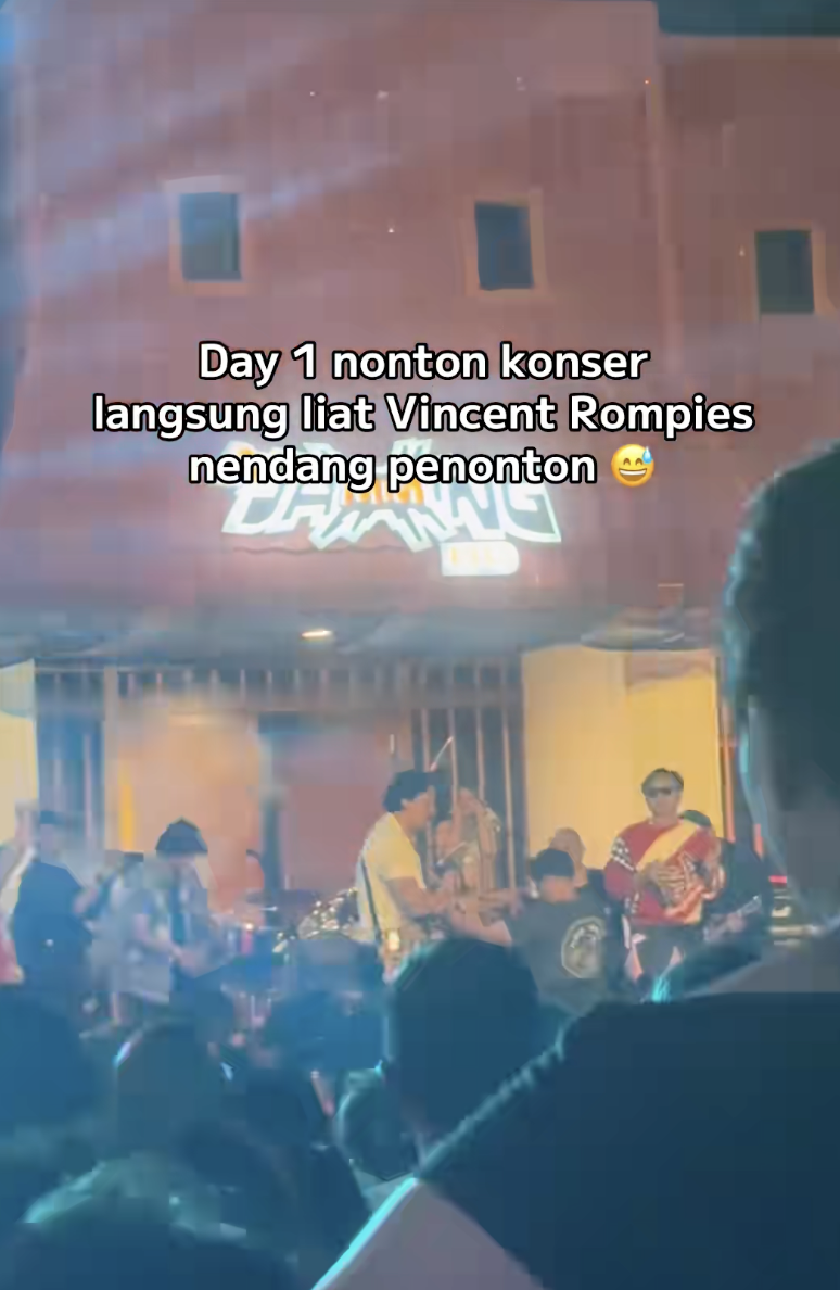 Vincent Rompies tendang penonton